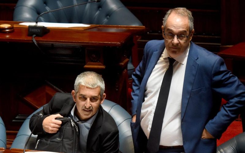 pablo-caggiani-y-mahia-en-parlamento-foco-uy-1